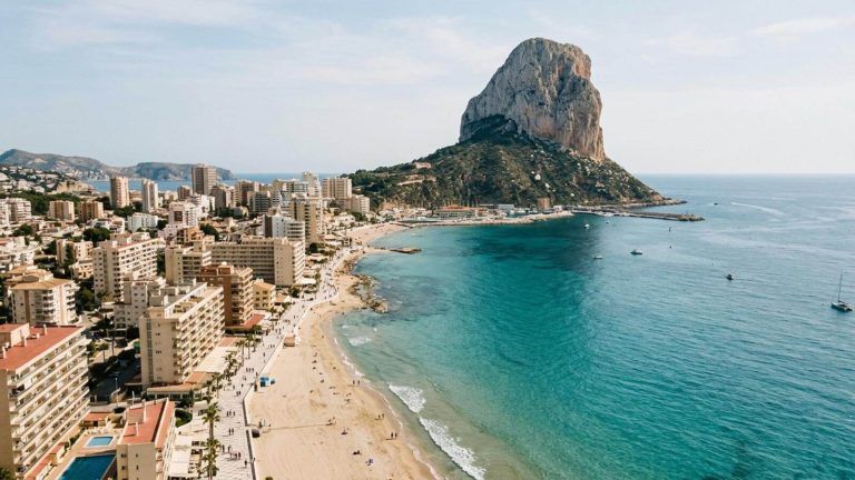 Vacaciones en Calpe: 7 noches en un hotel a pie de playa con todo incluido por 329€