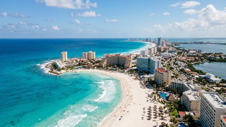 Habitación Premium en el resort Iberostar Selection Riviera Cancún 5* All Inclusive por 94€