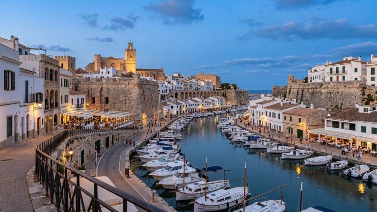 Finde en un hotel boutique 5* premiado como uno de los 25 mejores hoteles de lujo de España por 52€