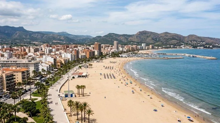 Vacaciones en Gandía: 7 noches en un hotel con pensión completa por 273€