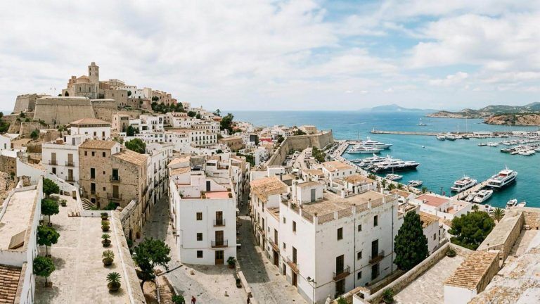 Escapada a Ibiza: aparthotel 4* por 44€