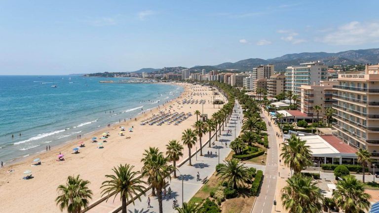 Fin de semana en La Pineda: hotel 4* en la playa por 30€