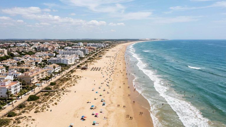 Hotel 4* con pensión completa ideal para familias en Matalascañas por 53€