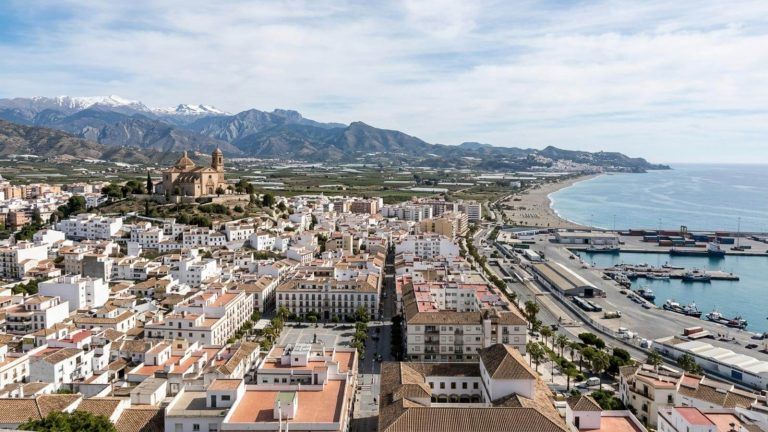 Espectacular resort 4* en la Costa Tropical con todo incluido por 84€