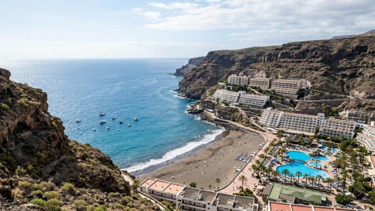Hotel 4* directamente en una playa de arena privada All Inclusive por 100€