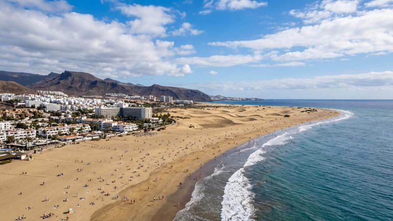 Playa del Inglés: hotel 4* con desayunos por 53€