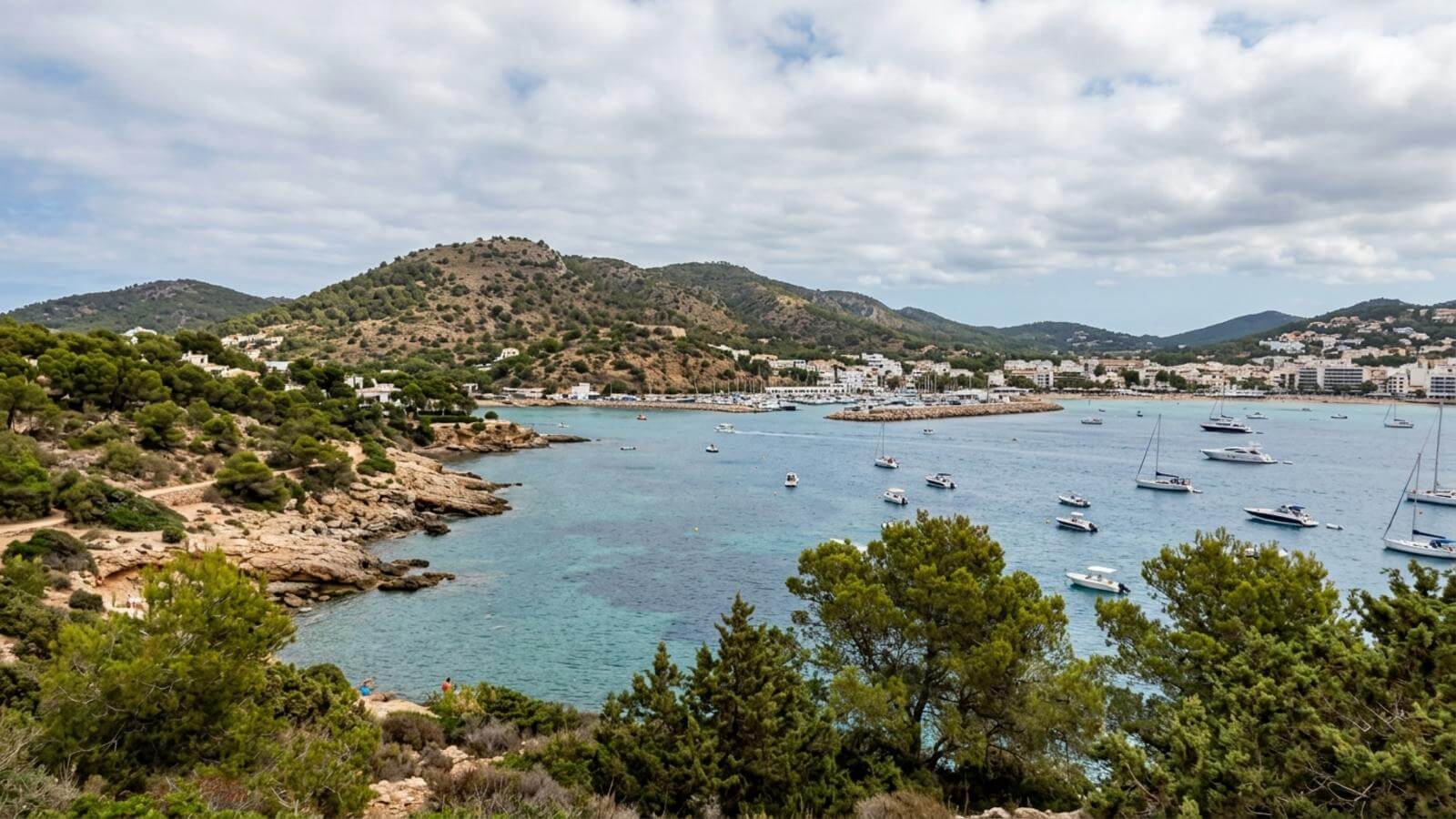 Mejor época para viajar al Puerto de Santa Eulària
