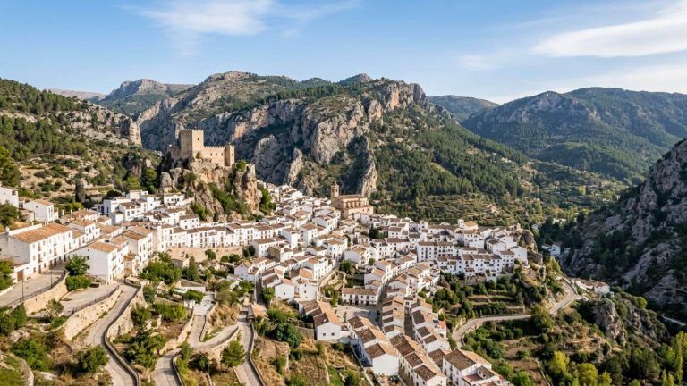 Finde en Cazorla: hotel rural 4* con piscina por 35€