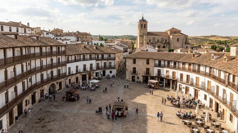 Parador en un edificio con toques mudéjares propios de la arquitectura del siglo XVI por 50€