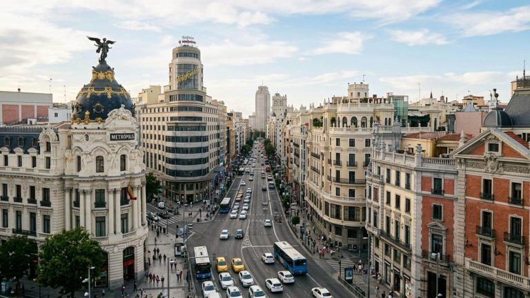 Suite de lujo con bañera de hidromasaje en un hotel 5* por 60€