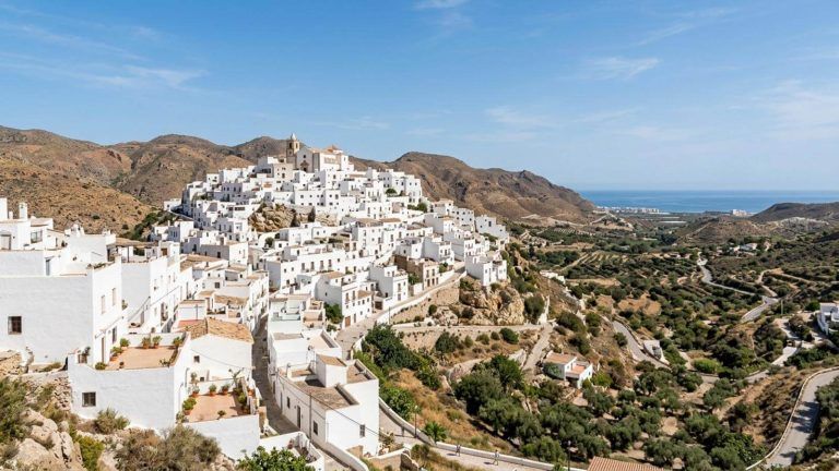 Hotel a un paso de la playa con pensión completa por 47€