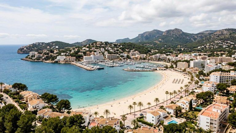 Hotel 4* a un paso de playa con spa, gimnasio, 4 piscinas y desayuno por 58€