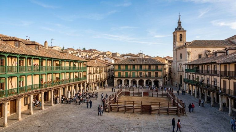 Parador en un edificio con toques mudéjares propios de la arquitectura del siglo XVI desde 47€ p.p./noche