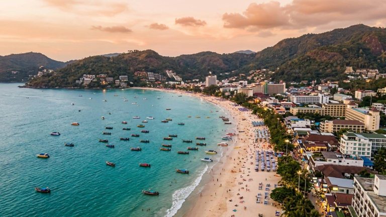 Phuket (Tailandia): resort 4* en la cima de una colina con vistas al mar desde 8€ p.p./noche
