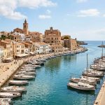 Menorca: 7 noches en un aparthotel cerca de una cala escondida por 193€