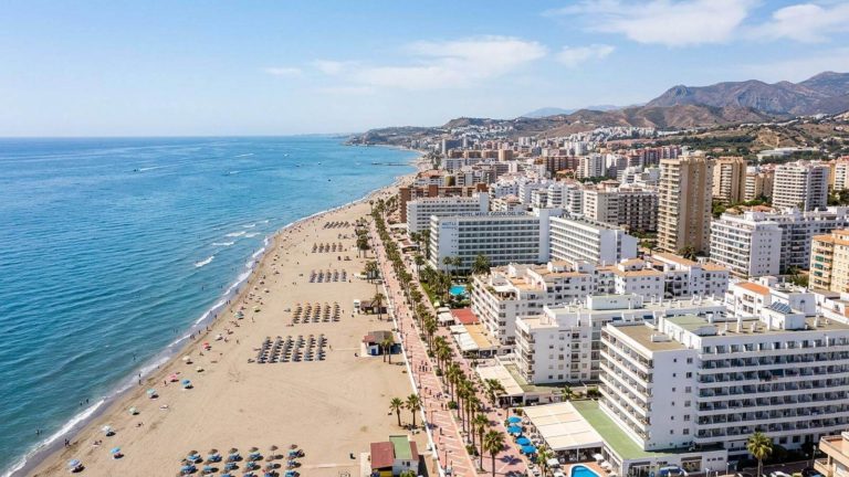 Exclusivo hotel 4* solo para adultos en Torremolinos con piscina infinita desde 77€ p.p./noche