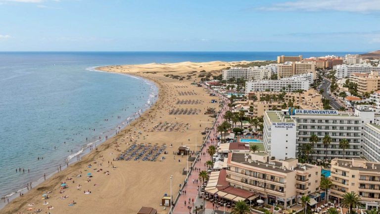 Escapada solo para adultos en Playa del Inglés: hotelazo con música en vivo desde 41€ p.p./noche