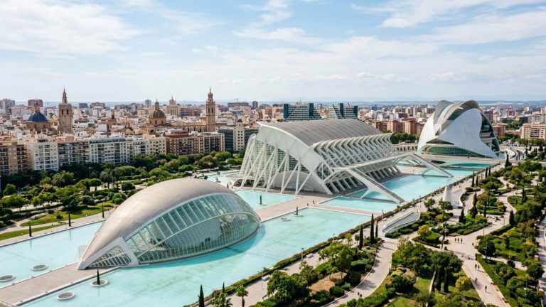 Última hora en Valencia: aparthotel 4* junto a la Ciudad de las Artes y las Ciencias desde 91€ p.p./noche
