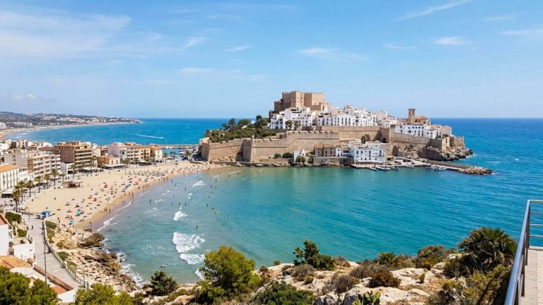 Vacaciones en Peñíscola: 7 noches en hotel a pie playa con pensión completa desde 678€ p.p.