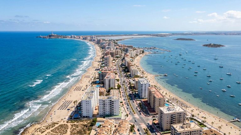 Vacaciones en La Manga del Mar Menor: 7 noches en hotel 4* con pensión completa desde 559€ p.p.