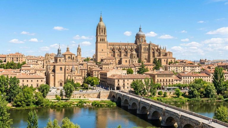 Lujoso hotel 5* de estilo rococó en el centro de Salamanca desde 46€ p.p./noche