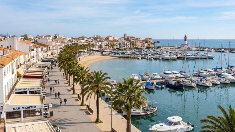 Vacaciones en Cambrils: 7 noches en un hotel a pie de playa con pensión completa desde 636€ p.p.