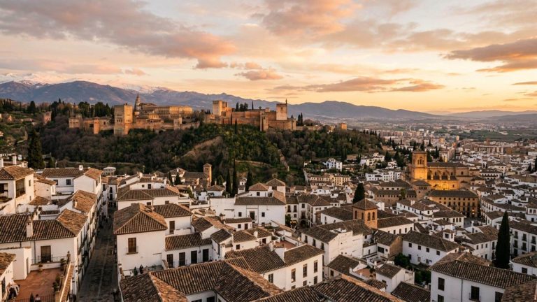 Finde de lujo en Granada: espectacular hotel 5* Barceló con piscina desde 42€ p.p./noche