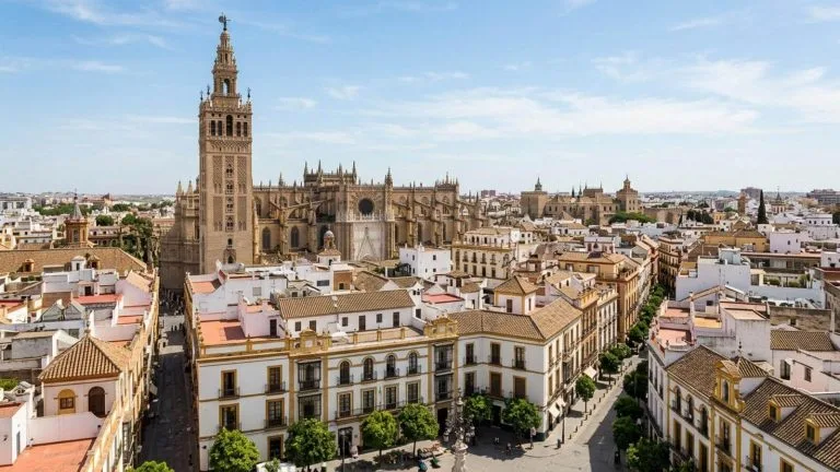 Impresionante hotel Eurostars Torre Sevilla 5* desde 69€ p.p./noche