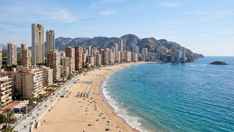Vacaciones en Benidorm: 7 noches en un hotel 4* con desayuno incluido desde 474€ p.p.
