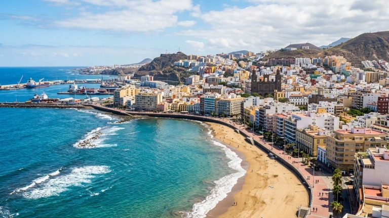 Agosto en Las Palmas: hotelazo 4* en la playa solo para adultos desde 66€ p.p./noche