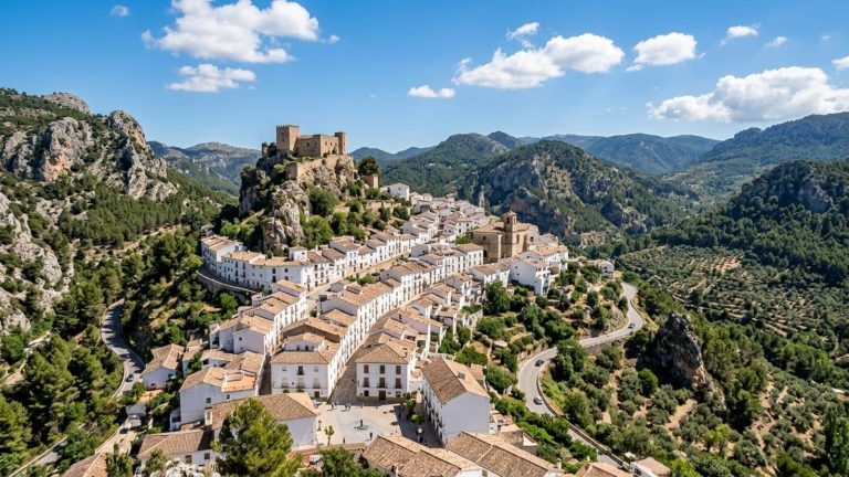 Fin de semana en Cazorla: hotel rural 4* con piscina desde 38€ p.p./noche