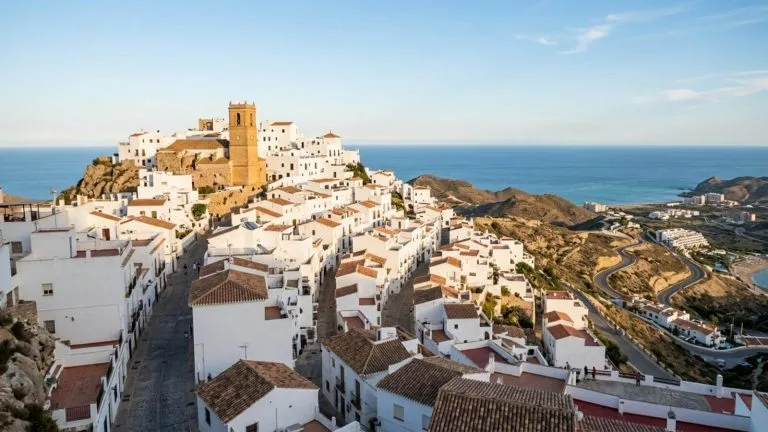 Hotel 4* en Mojácar con una gran piscina frente al mar y todas las comidas incluidas desde 105€ p.p./noche