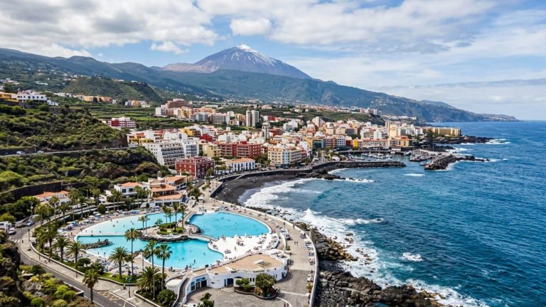 Tenerife: vuelos + 7 noches en un aparthotel frente a la costa desde 173€ p.p.