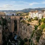 Parador colgado sobre un desfiladero de 120 metros de altura desde 50€ p.p./noche