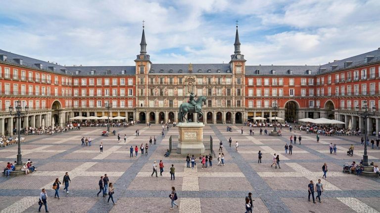 Madrid: hotel 5* de diseño con vistas panorámicas desde 42€ p.p./noche