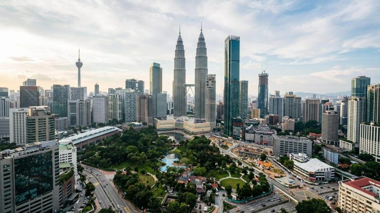 Kuala Lumpur (Malasia): lujoso aparthotel 4* con piscina infinita desde 14€ p.p./noche