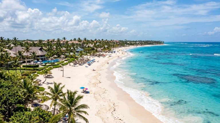 Verano en Punta Cana: vuelos directos + 4 noches en un resort by Barceló 4* con todo incluido desde 1054€ p.p.