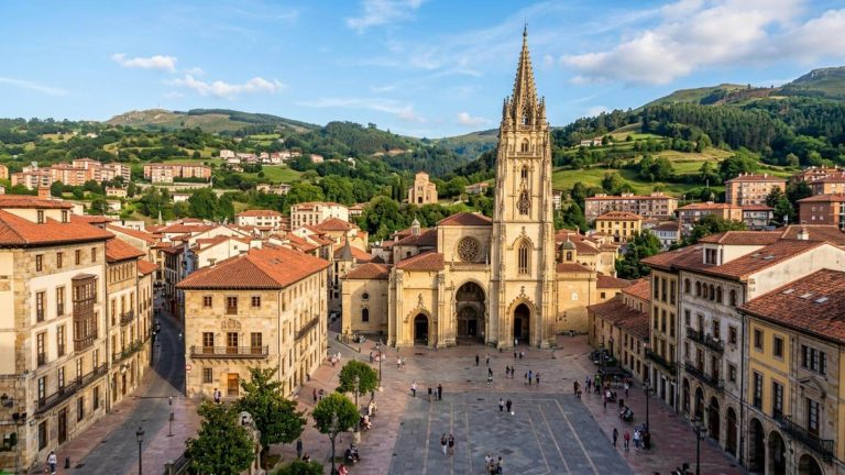 Escapada de última hora a Oviedo: hotel 4* junto a la catedral desde 44€ p.p./noche