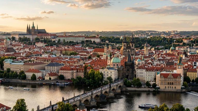 Praga: vuelos + 8 noches en un hotel 4* desde 369€ p.p.