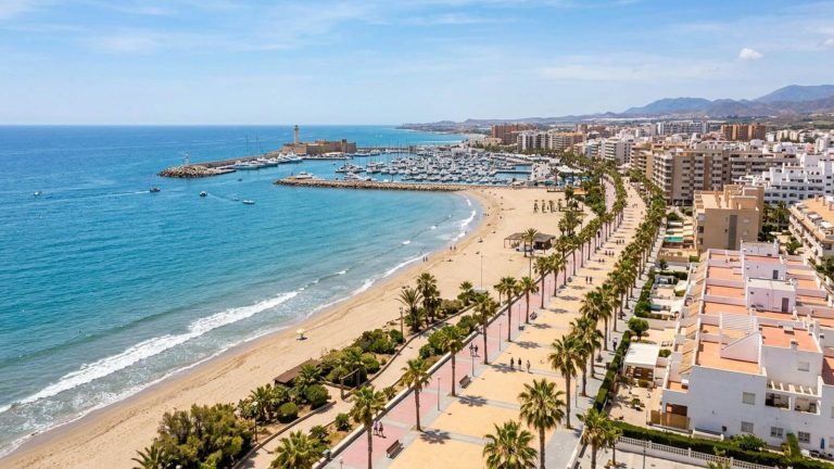Fin de semana en Roquetas de Mar: hotel 4* en primera línea de playa desde 57€ p.p./noche
