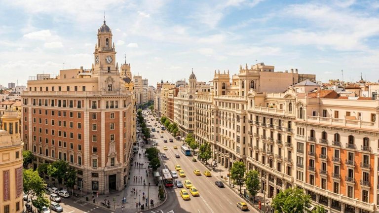 Última hora: hotelazo 4* en Madrid con una piscina espectacular en la azotea desde 57€ p.p./noche