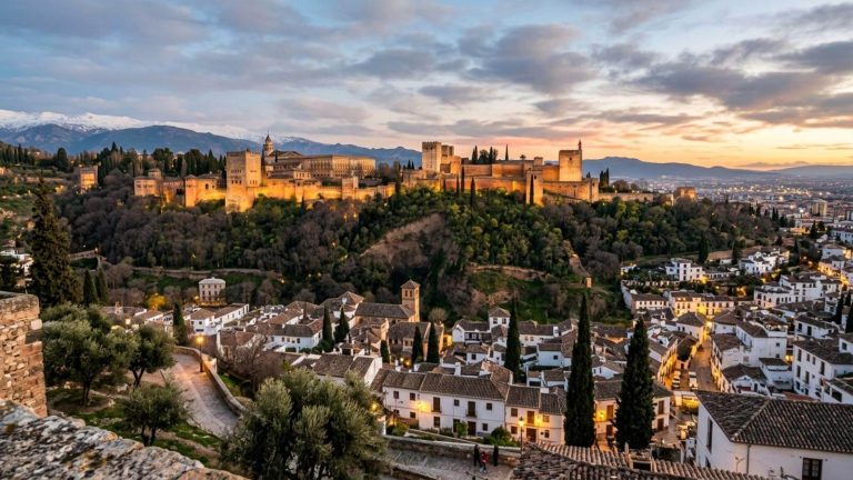 Escapada de lujo en Granada: hotel Barceló 5* con piscina desde 35€ p.p./noche