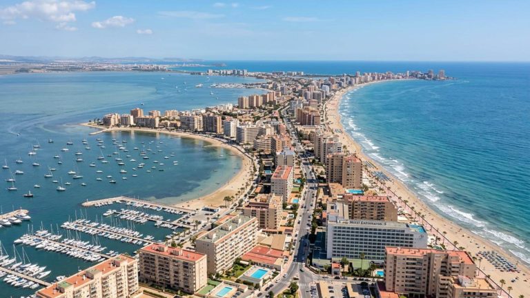 Impresionante hotel 4* en La Manga del Mar Menor con todas las comidas incluidas desde 82€ p.p./noche