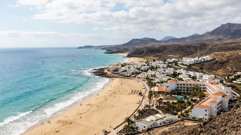 Fuerteventura: Hotel 4* solo para adultos con música en vivo, karaoke y eventos temáticos desde 45€ p.p./noche