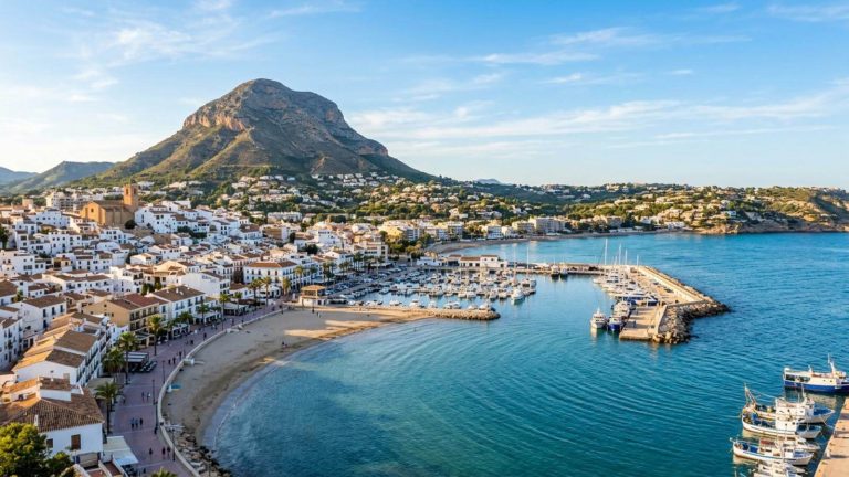 Encantador Parador en la Costa Blanca que posee su propio embarcadero desde 72€ p.p./noche