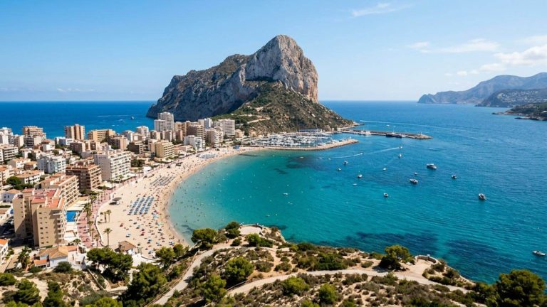 Vacaciones en Calpe: 7 noches en un hotel frente al mar desde 568€ p.p.