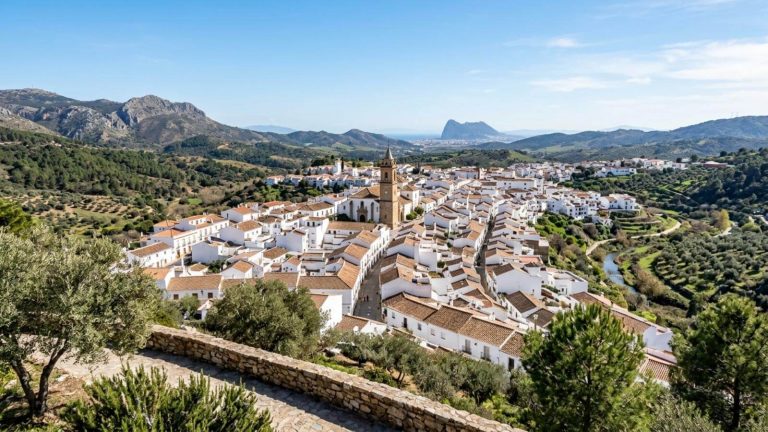 Escapada de fin de semana en el Campo de Gibraltar: moderno hotel NH 4* desde 33€ p.p./noche