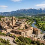 Parador que combina un claustro del siglo XVIII con una arquitectura moderna y elegante desde 42€ p.p./noche