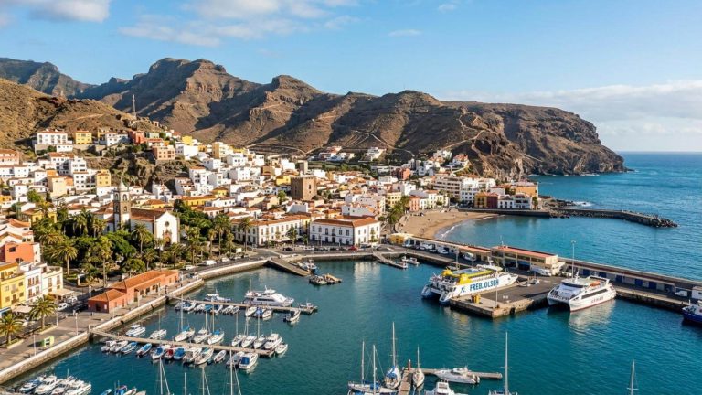 Encantador Parador al borde del océano con una arquitectura del siglo XVI desde 53€ p.p./noche