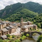 Parador en un monasterio benedictino del siglo XI conocido como «El Escorial asturiano» desde 43€ p.p./noche